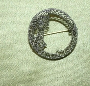 Broche prendedor corona filigrana platino y oro blanco 14K 2g  - Imagen 1 de 3