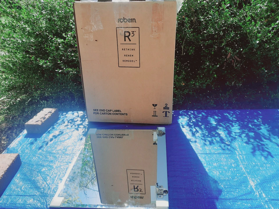 *REPLACEMENT DOOR*  Robern RC1620D4FB1 R3 16" x 20" x 4" Medicine - Silver - Image 1 of 4