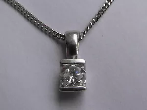 Q266 Ladies 9ct white gold 0.25ct Solitaire Diamond pendant and necklace Chain  - Picture 1 of 5