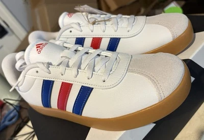 Adidas VL суда 3,0 K унисекс кроссовок размер 6Y или 7 Вт белый красный синий JH8721 - Изображение 1 из 4