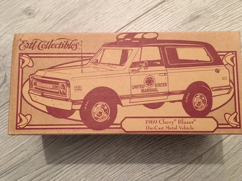 1:25 1969 CHEVY BLAZER ERTL COLLECTIBLES NUOVO - Immagine 1 di 4