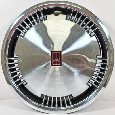 ONE 1991 - 1993 年 Oldsmobile 88 98 定制巡洋舰 # 4114 15 英寸轮毂盖 # 25550334 二手 — 第 1/4 张图片