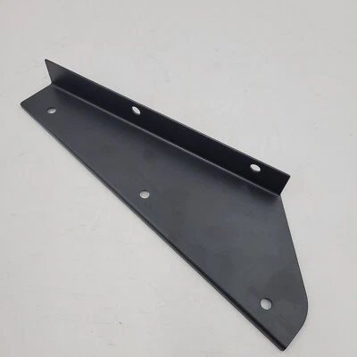 Land Rover Defender 1987 - 2006 Bracket-front LH mudflap retention MTC3001 — 第 1/3 张图片