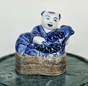 Vintage Chinese Blue Porcelain Export Pill Box Trincket Box Boy & Carp - Picture 1 of 6