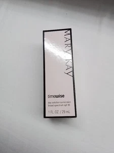 Mary Kay TimeWise Day Solution Sunscreen SPF 35 Broad Spectrum 1 fl oz #072656 - Picture 1 of 3