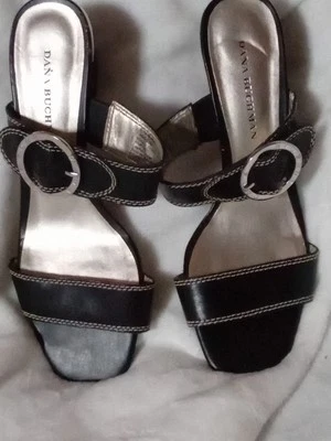 Dana Buchman Eva Cuero Negro Deslizable 3 Pulgadas Bloque Tacón Talla 8.5 M Usado Una Vez Foto 1 de 4