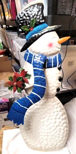 Kissing Snow Couple Mr. and Mrs. Snowman Garden-Yard Stakes - Picture 1 of 2