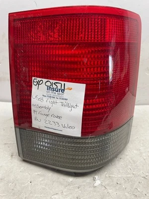 LUZ TRASERA DERECHA VALEO 2233 USADA MONTAJE 99 LAND ROVER Foto 1 de 4