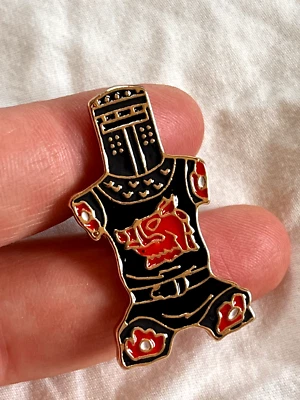 Monty Python - Black Knight Gold and Enamel Pin / Badge - Excellent Condition - Image 1 of 4