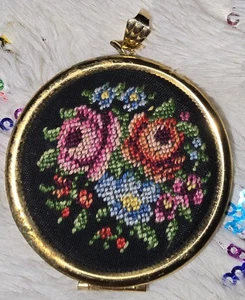 1977 Vintage Avon Floralpoint Medaillon Halskette mit Nadelspitze - Bild 1 von 5