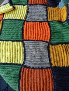VTG Handmade Granny Square Crocheted Afghan  Blanket Multicolor Roseanne 45×82 - Bild 1 von 6