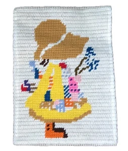 Gorro de colección niña sosteniendo flores acabado costura casa pradera núcleo - Imagen 1 de 3