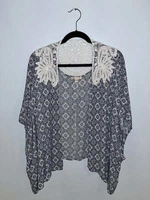 CÁRDIGAN SKIES ARE AZUL BLANCO Y AZUL DETALLE ENCAJE. XS Foto 1 de 4