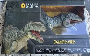 Figura de acción Mattel Jurassic World Colección Hammond Giganotosaurus en mano - Imagen 1 de 2