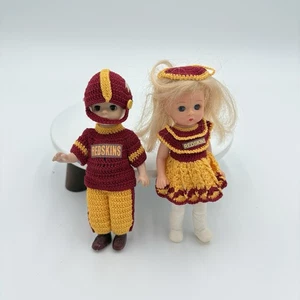Vintage Madame Alexander Puppen mit handgestrickter Washington Redskins Kleidung UNIKAT - Bild 1 von 16