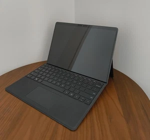 Microsoft Surface Pro 9 13" i5-1235U/16GB RAM/256GB SSD + Warranty until 05/2026 - Bild 1 von 4