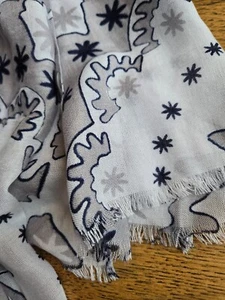 Vera Bradley WEICHER FRANSEN NACHTSTERNE SCHAL grau/weiß - Bild 1 von 4
