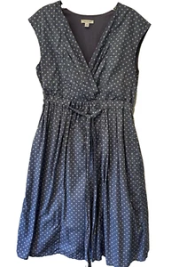 Garnet Hill blau gepunktetes Kleid ärmellos V-Ausschnitt Faux Wickeloptik Größe 8P Taille binden - Bild 1 von 6