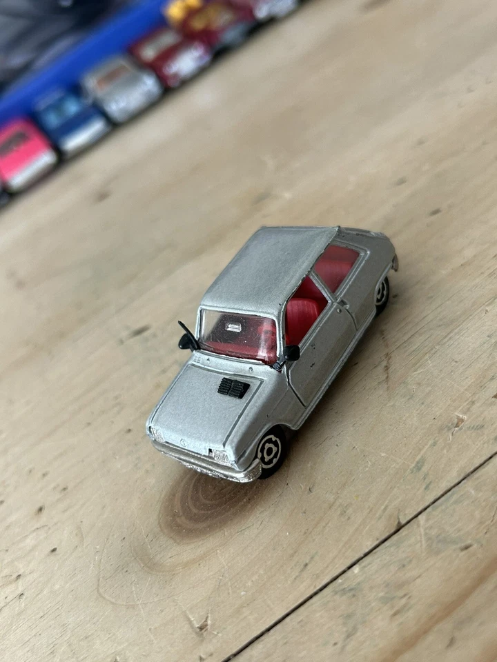 COCHE BERLINA MAJORETTE RENAULT 5 VINTAGE MODELO LIMPIO ORIGINAL USADO ¡VER FOTOS! Foto 1 de 4