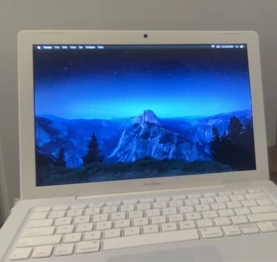 [SOLD] MacBook 13 inch, Mid 2009 (white unibody) [SOLD] - Image 1 of 4