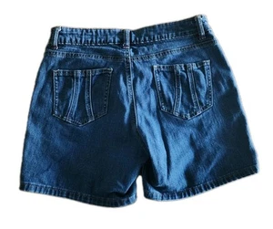WRANGLER Sz 10 (30x6" Inseam) Women’s High Rise Medium Wash Stretch Denim Shorts - Picture 1 of 6