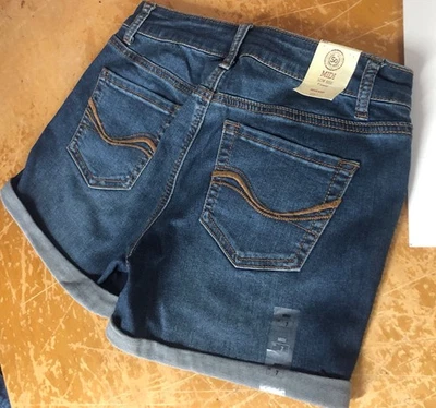 NWT $36 new SO Midi Medium Wash Blue Denim LowRise Cuffed 4” Shorts Womens Jrs 7 - Image 1 of 4