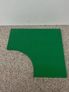 Lot Of 1 LEGO 24x24 Green Raised Baseplate Belville 6161 Quarter Circle - Picture 1 of 1