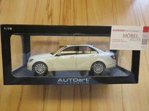 Mercedes C-Klasse Limousine Elegance Weiß White AUTOart 1:18 - Picture 1 of 1
