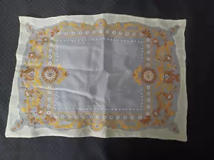 Runner vintage in organza di lino ricamato con 6 tovagliette - Foto 1 di 5