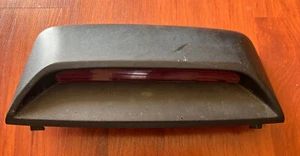 01-05 Lexus IS300 TERCERA LUZ DE FRENO OEM conjunto de cubierta trasera con moldura negra IS 300 - Imagen 1 de 4