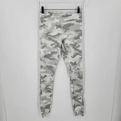 Forever 21 紧身裤女式中号灰色白色迷彩网眼绒布带口袋 — 第 1/4 张图片