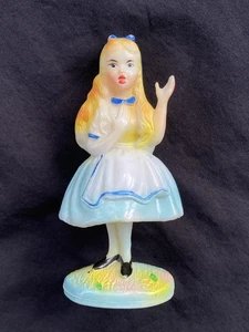 Figura de plástico duro de 5" de Alicia en el País de las Maravillas de Walt Disney de 1960 Hong Kong - Imagen 1 de 6