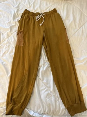 Joggers Derek Heart grandes amarillo mostaza (lulu Lemon Dupe)  Foto 1 de 3