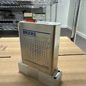 Brooks Instrument GF125CXXC Mass Flow Controller MFC CF4 200SCCM - Picture 1 of 4