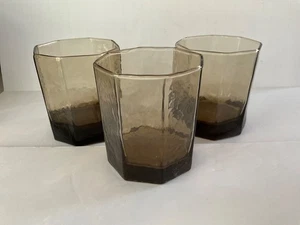 Bicchieri vintage Libbey Facets Rocks, marrone fumo, set di 3 - Foto 1 di 3
