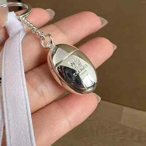 NIB  CHANEL BEAUTY Parfums No 5 GIFT Keychain Key RING charm - Picture 1 of 7