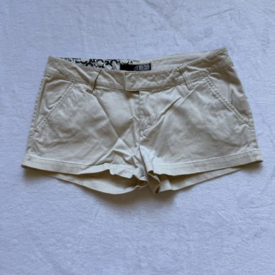 Volcom Shorts 3 Low Rise Beige 2000s Micro Hot Pants Skater Pockets Belt Ivory - Image 1 of 4