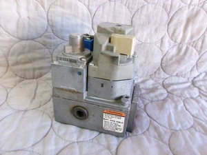 Valvola gas VR8440M 6033 di Honeywell 24V 50/60 HZ Pilot .3A principale .2A VR8440M6033 - Foto 1 di 4
