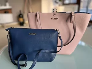 GUESS Damen Handtasche Wendeshopper Alby VG745523 NEU UVP: 129,00€ rose und blau - Bild 1 von 7