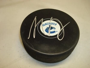 Alexandre Burrows Signed Vancouver Canucks Hockey Puck Autographed 1E - Picture 1 of 2