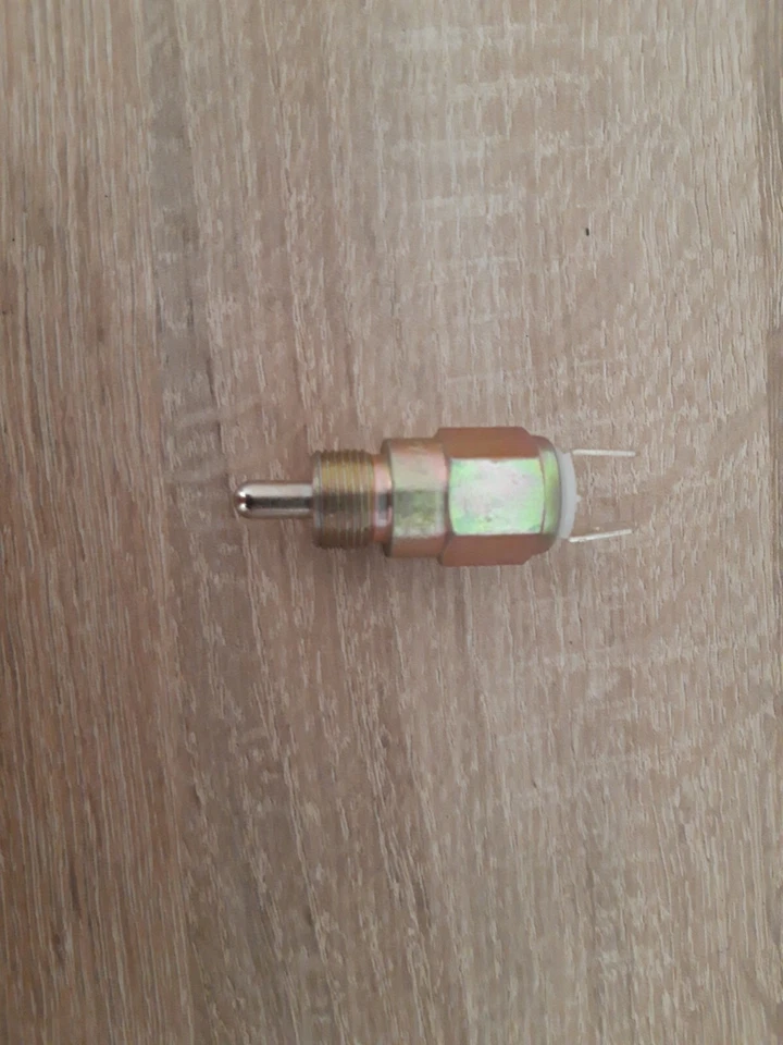 Multicar M25 M24 Taster Schalter Rückfahrlicht Sperre Hinterachse Getriebe - Bild 1 von 1