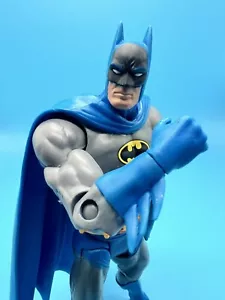 DC Universe Classics Detective Batman 6" Figur Wave 1 Mattel 2008 mit Batarang - Bild 1 von 12