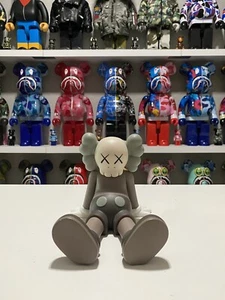 Figura de vinilo Kaws Brown Holiday Taipei 7 pulgadas 2019 - Imagen 1 de 4