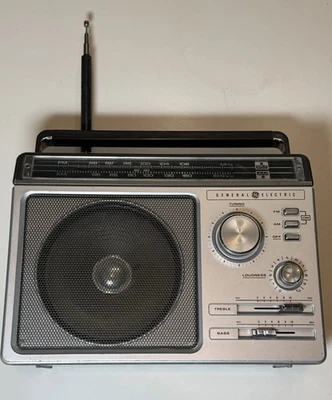 Radio AM FM General Electric 7-2881C 1980 de colección probada funcionando Foto 1 de 4