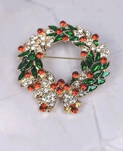 Gold Tone Christmas Wreath Enamelled Brooch With Clear & Red Rhinestones BNWOT - Picture 1 of 2