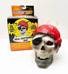 Vintage 1991 Trendmasters Strobie Pirate Skull mit Box FUNKTIONIERT! - Bild 1 von 7