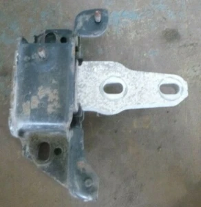 Ford Fiesta WS 09-10 1.4 Petrol Left Engine Mount - Picture 1 of 2