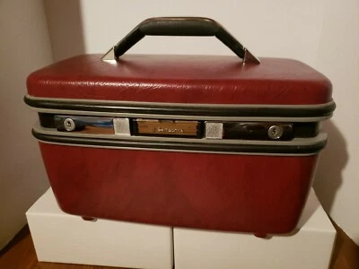 Vintage Samsonite Burgundy/Maroon Train / Makeup Case with Mirror Tray No Key - Image 1 of 4
