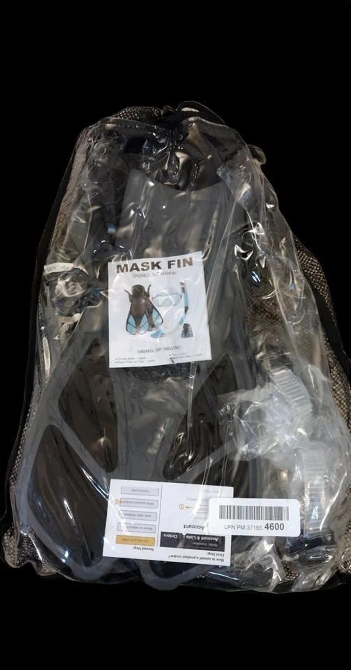 NEW MASK FIN & Snorkel Set, DIVING Mask, Fins, 3673  4.5 ⭐️ on Amazon - Image 1 of 1