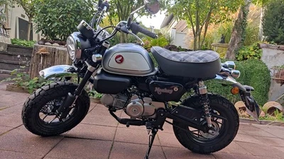 Honda Monkey Z 125 Pearl shining black 104 KM, praktisch neu! - Bild 1 von 4